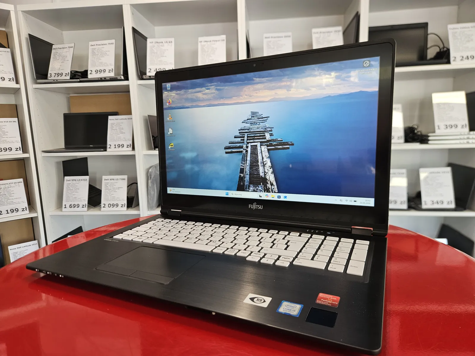 Laptop poleasingowy Fujitsu Lifebook — sklep LaptopyPoleasingowe.com
